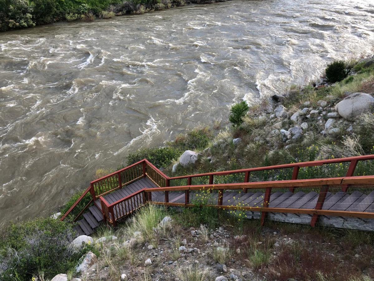 Yellowstone Riverside Cottages Gardiner Extérieur photo