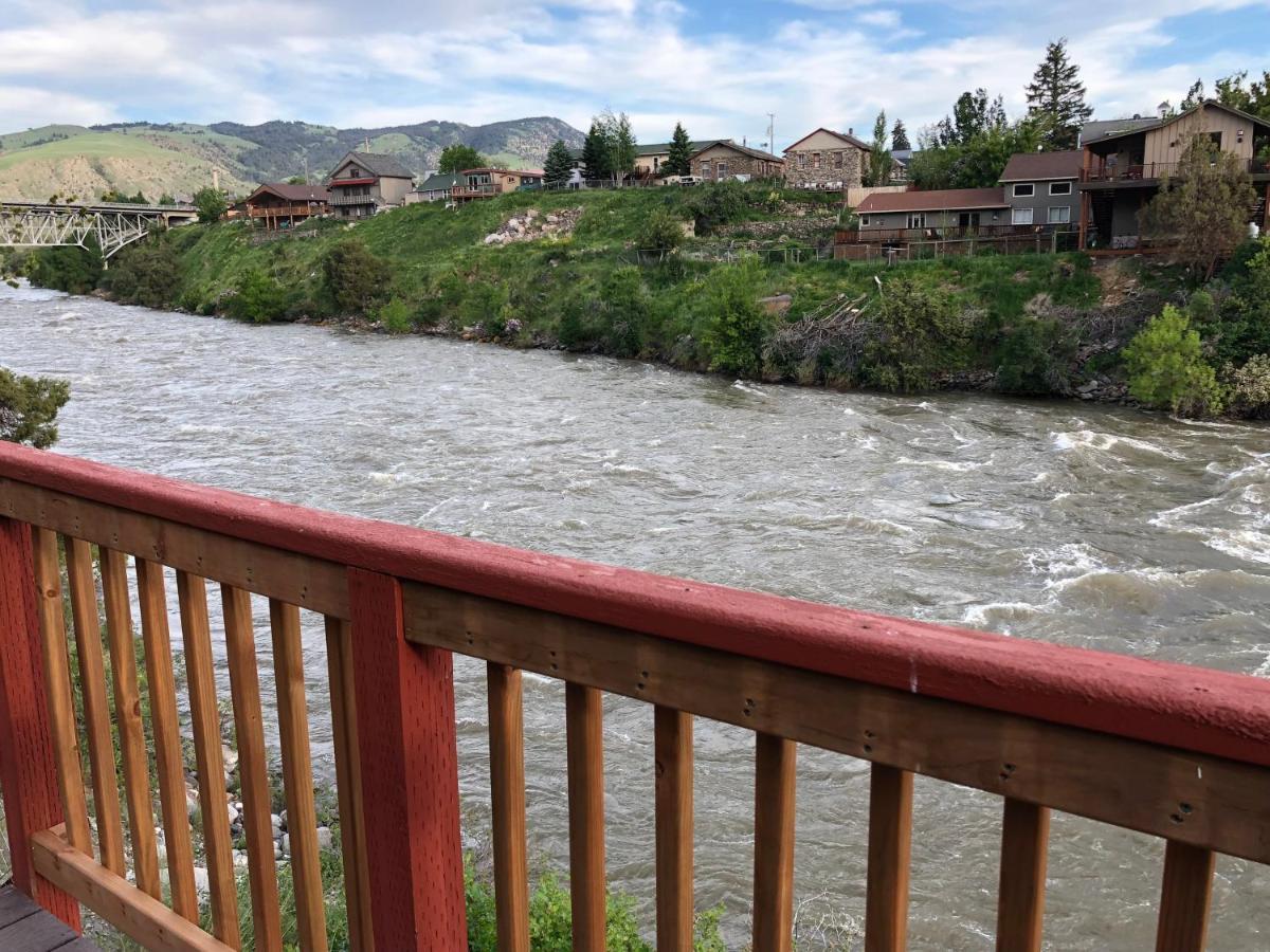 Yellowstone Riverside Cottages Gardiner Extérieur photo