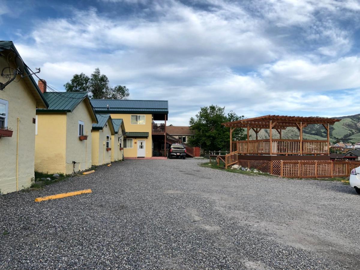 Yellowstone Riverside Cottages Gardiner Extérieur photo