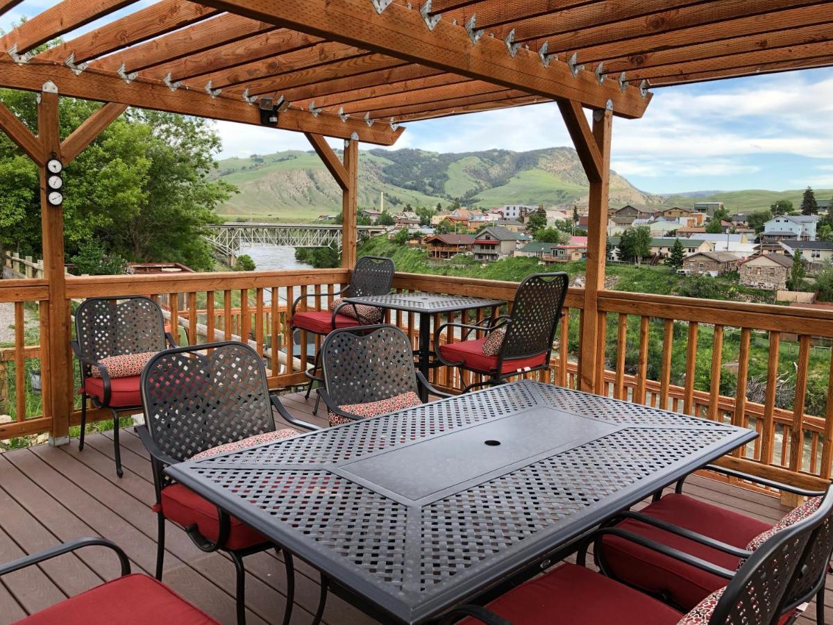 Yellowstone Riverside Cottages Gardiner Extérieur photo