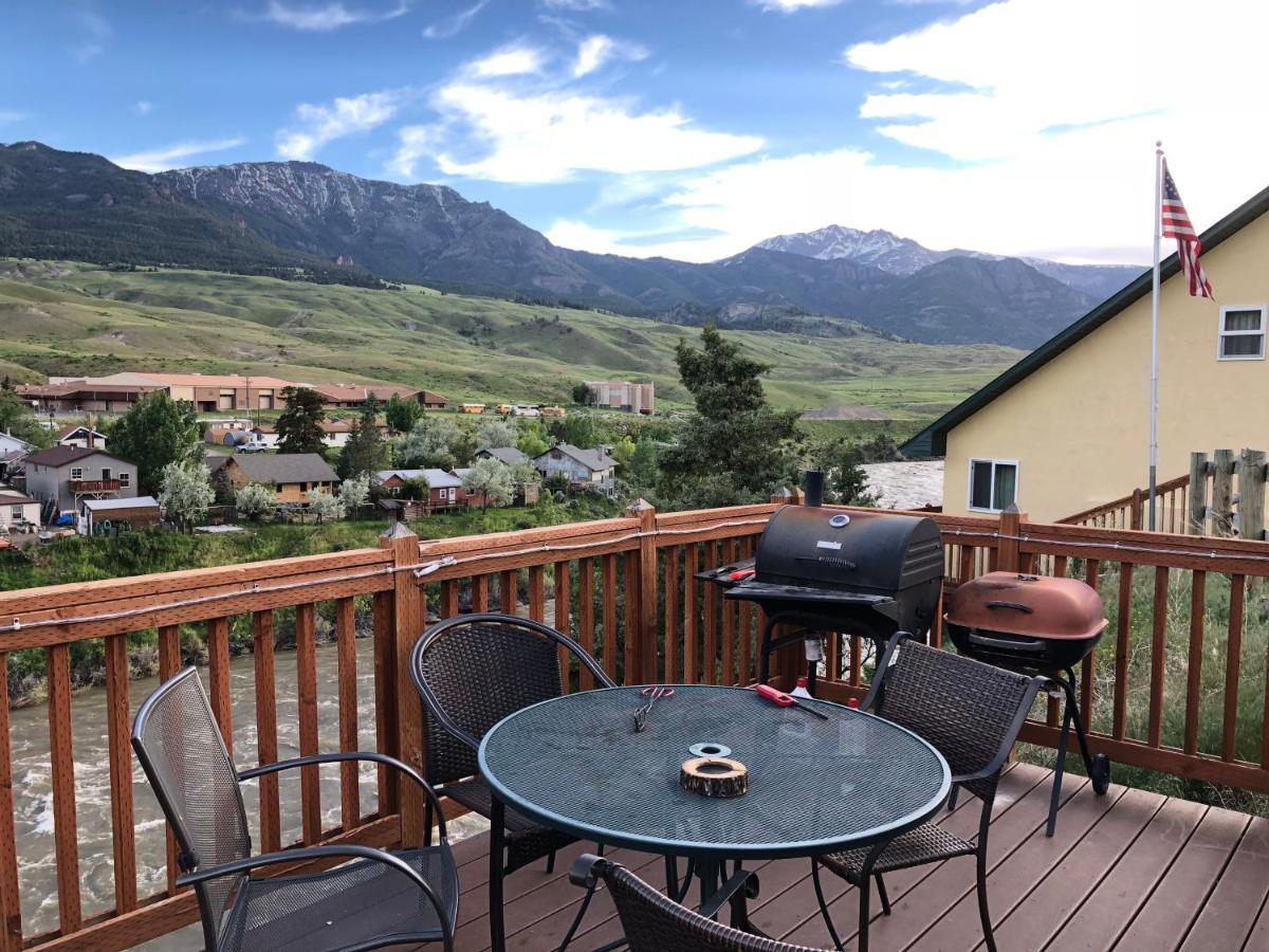 Yellowstone Riverside Cottages Gardiner Extérieur photo