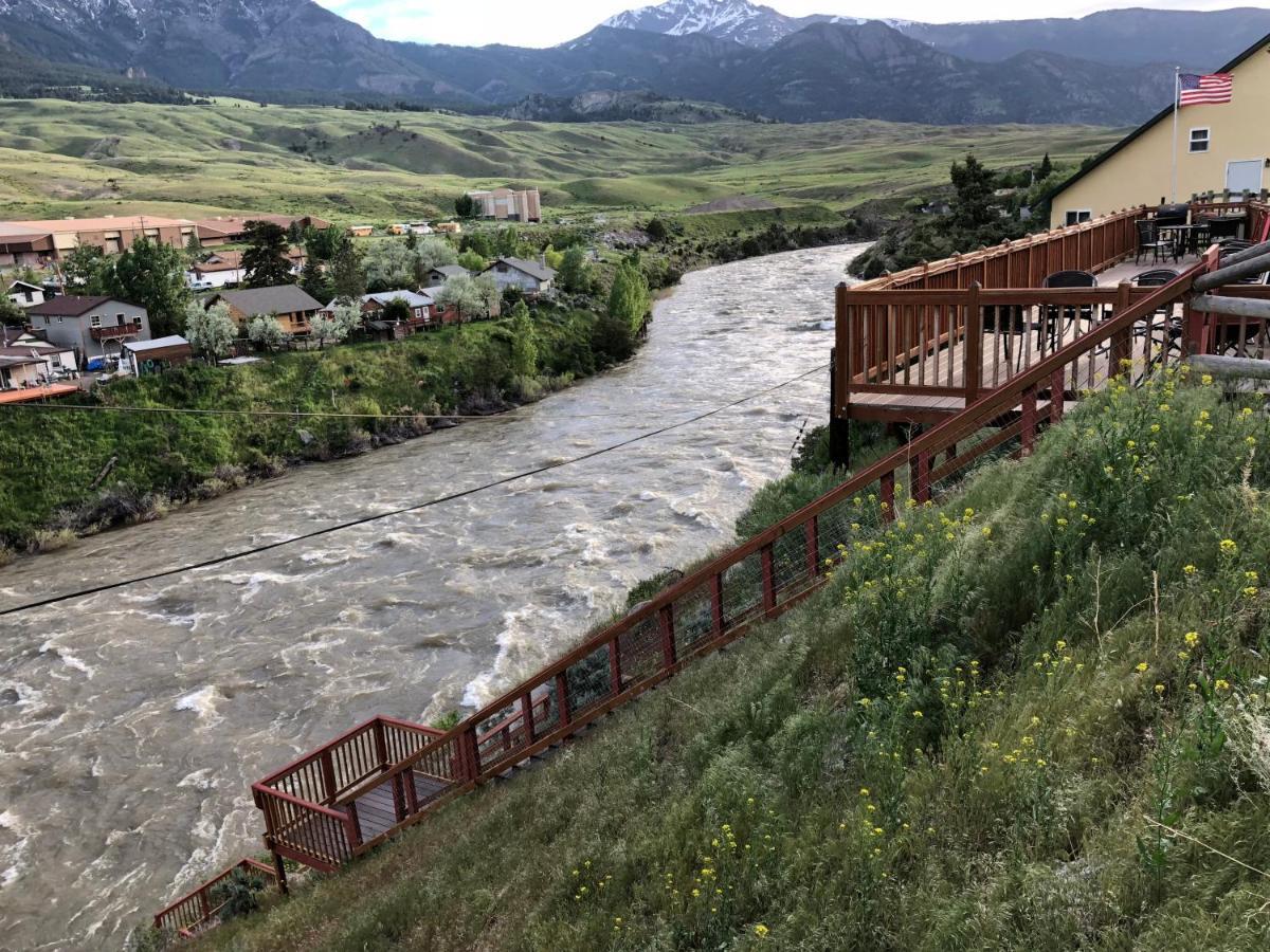 Yellowstone Riverside Cottages Gardiner Extérieur photo