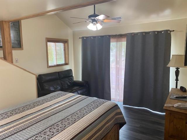 Yellowstone Riverside Cottages Gardiner Extérieur photo