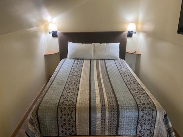 Yellowstone Riverside Cottages Gardiner Extérieur photo