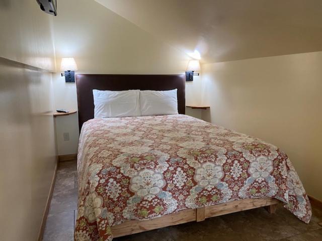 Yellowstone Riverside Cottages Gardiner Extérieur photo