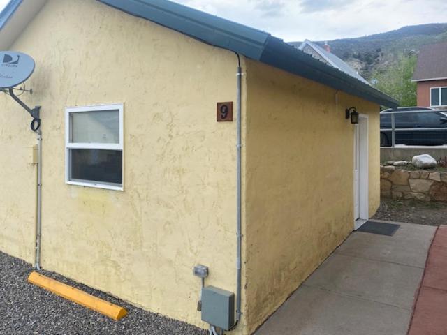 Yellowstone Riverside Cottages Gardiner Extérieur photo