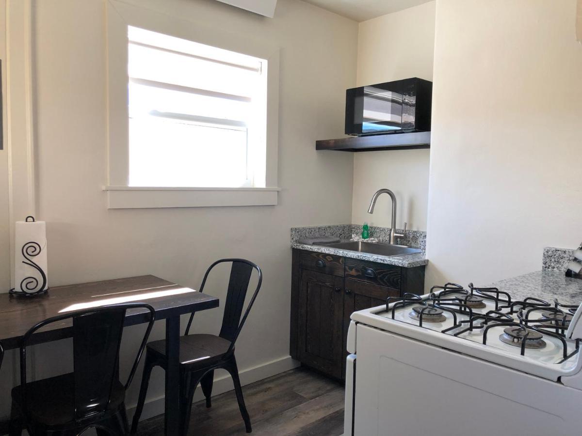 Yellowstone Riverside Cottages Gardiner Extérieur photo