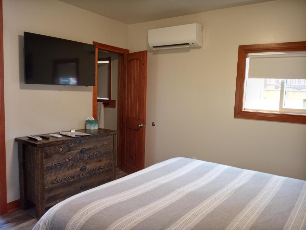 Yellowstone Riverside Cottages Gardiner Extérieur photo