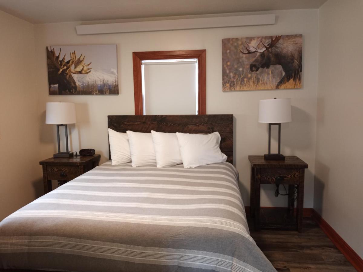 Yellowstone Riverside Cottages Gardiner Extérieur photo