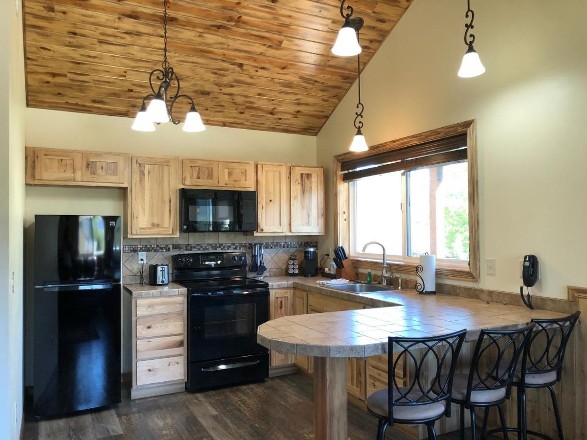 Yellowstone Riverside Cottages Gardiner Extérieur photo
