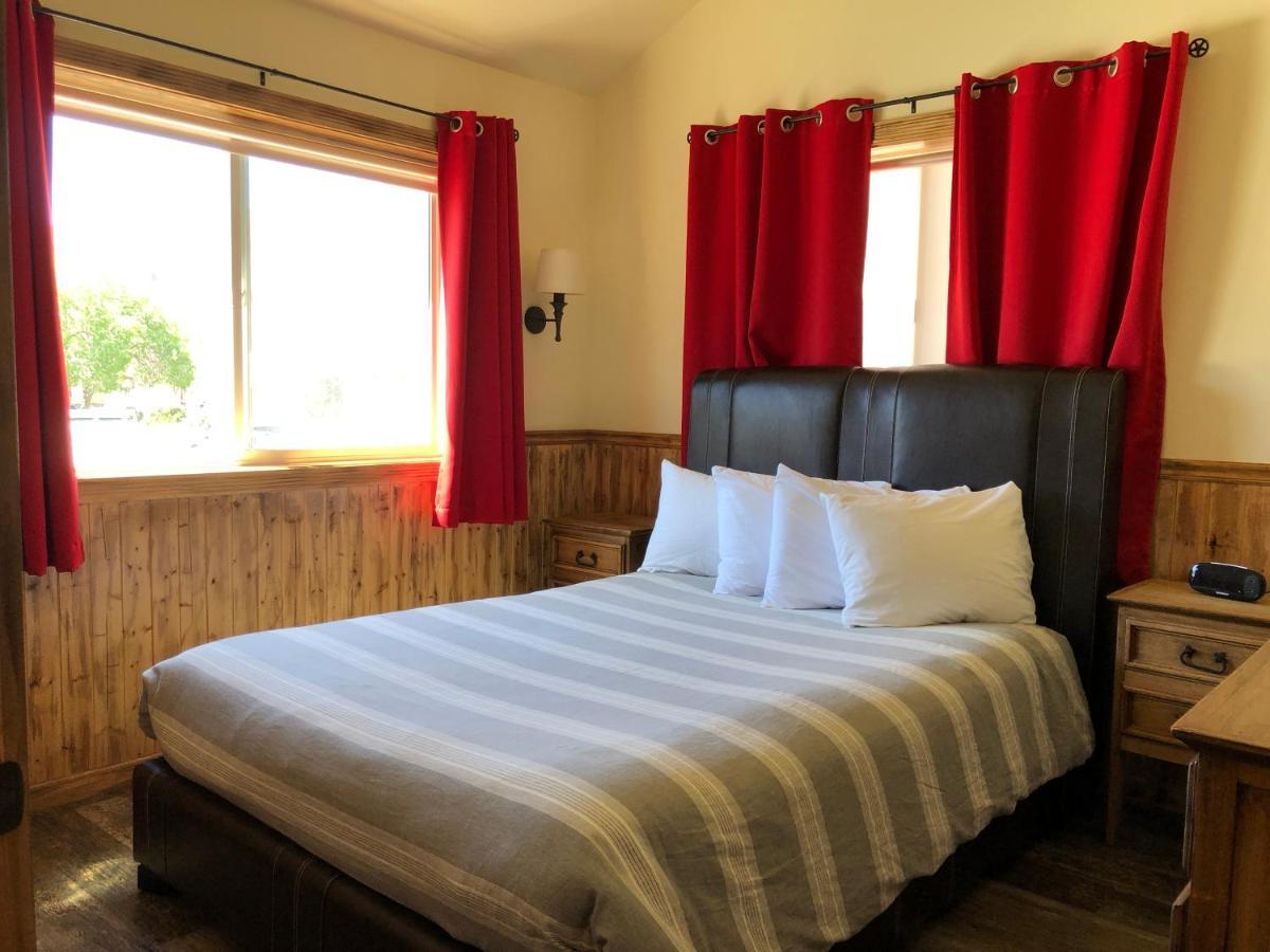 Yellowstone Riverside Cottages Gardiner Extérieur photo