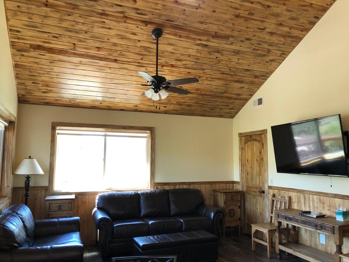 Yellowstone Riverside Cottages Gardiner Extérieur photo