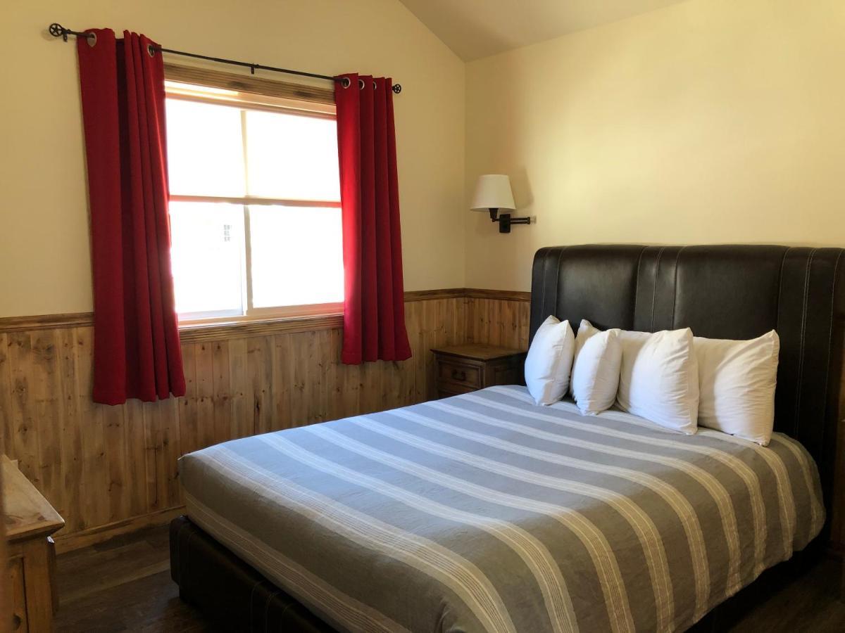 Yellowstone Riverside Cottages Gardiner Extérieur photo