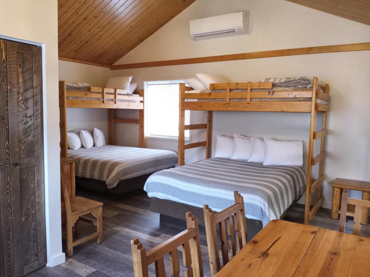 Yellowstone Riverside Cottages Gardiner Extérieur photo