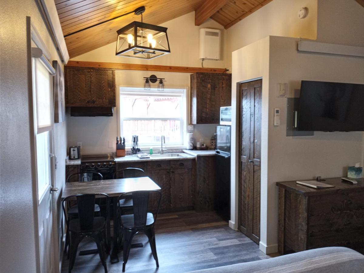 Yellowstone Riverside Cottages Gardiner Extérieur photo