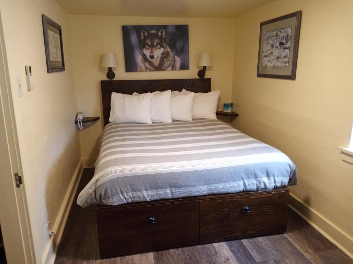 Yellowstone Riverside Cottages Gardiner Extérieur photo