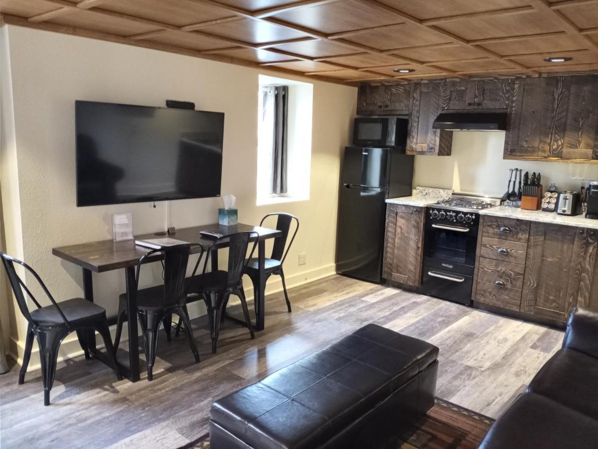 Yellowstone Riverside Cottages Gardiner Extérieur photo