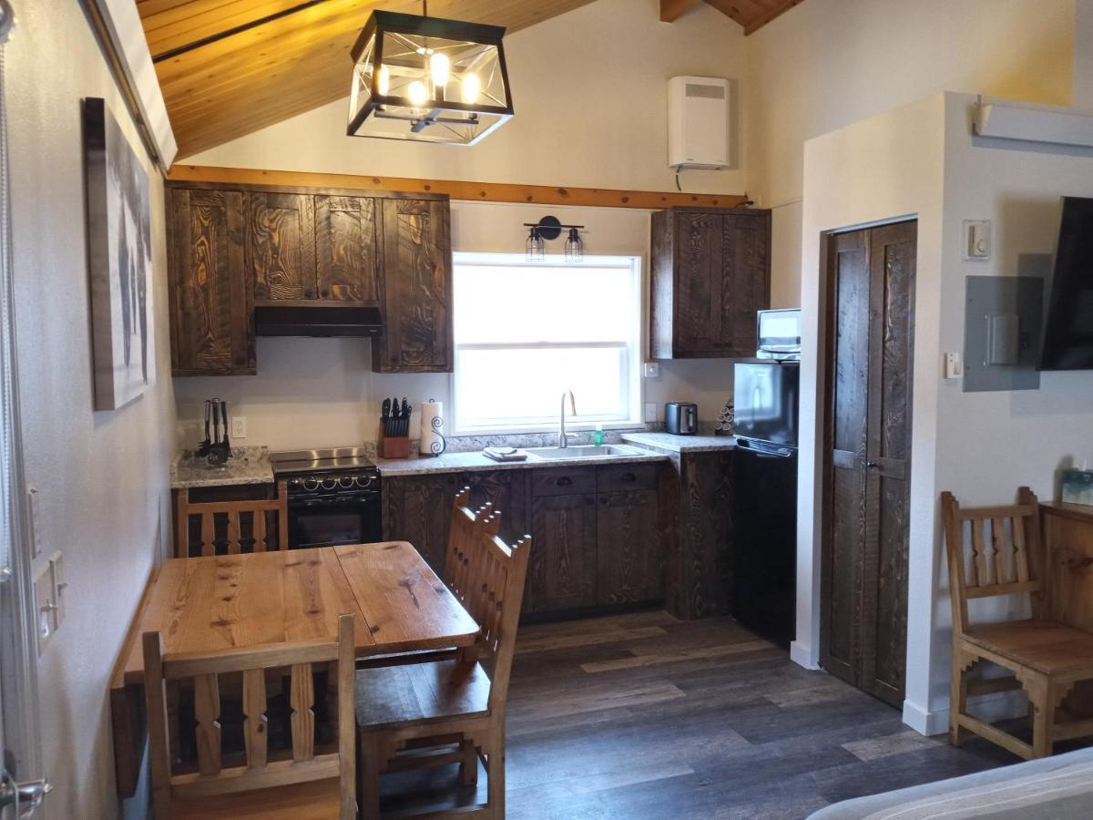 Yellowstone Riverside Cottages Gardiner Extérieur photo