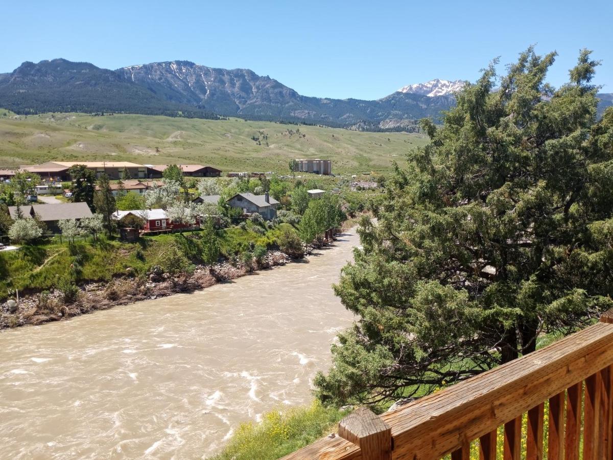 Yellowstone Riverside Cottages Gardiner Extérieur photo