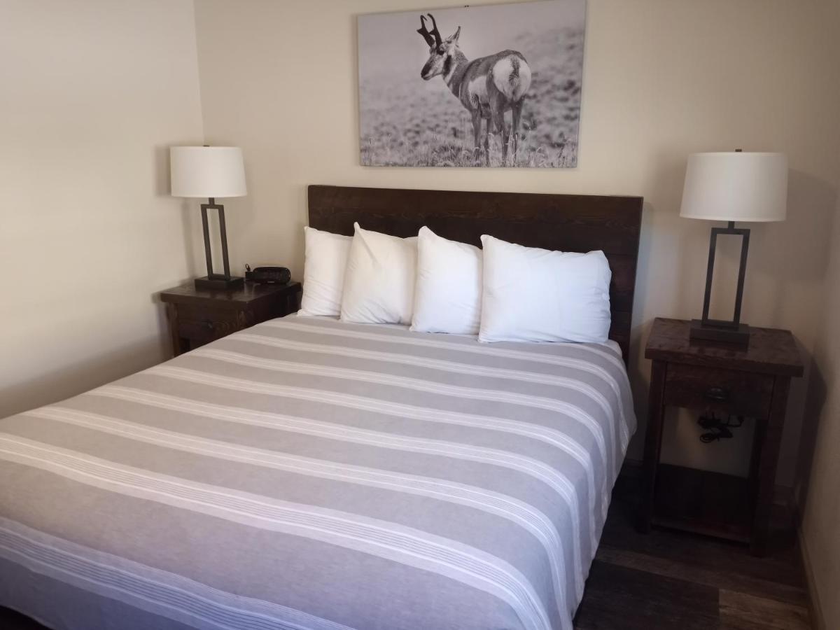 Yellowstone Riverside Cottages Gardiner Extérieur photo