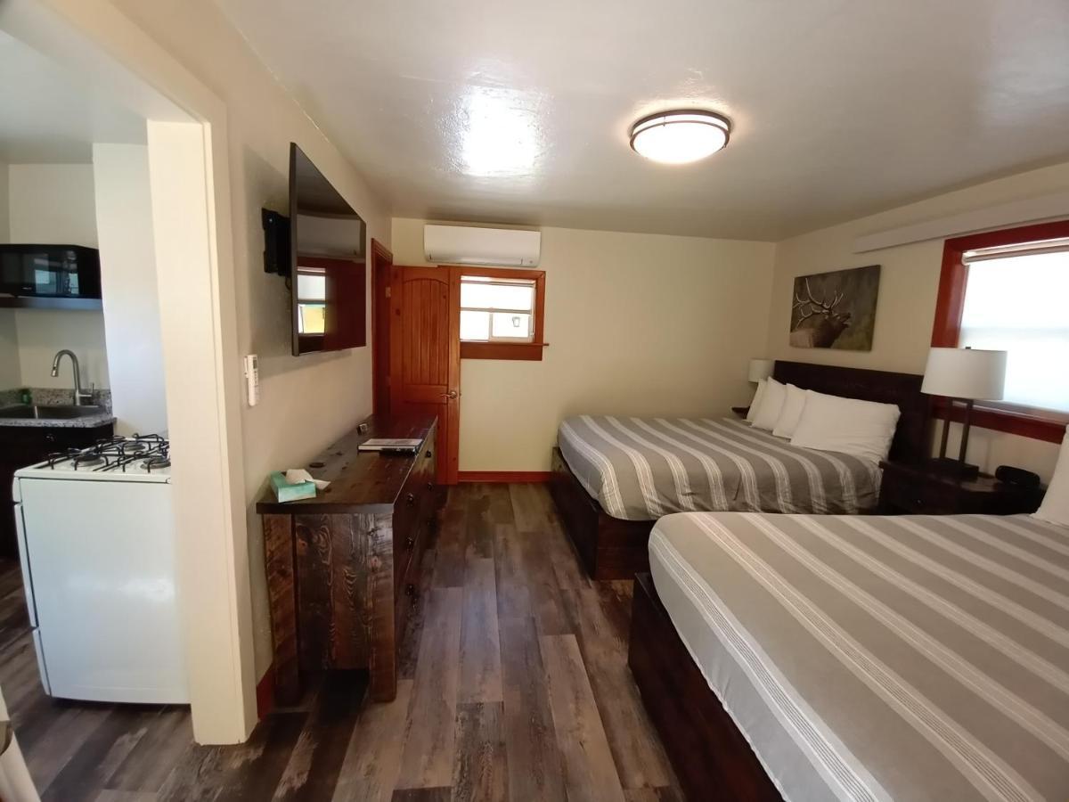 Yellowstone Riverside Cottages Gardiner Extérieur photo