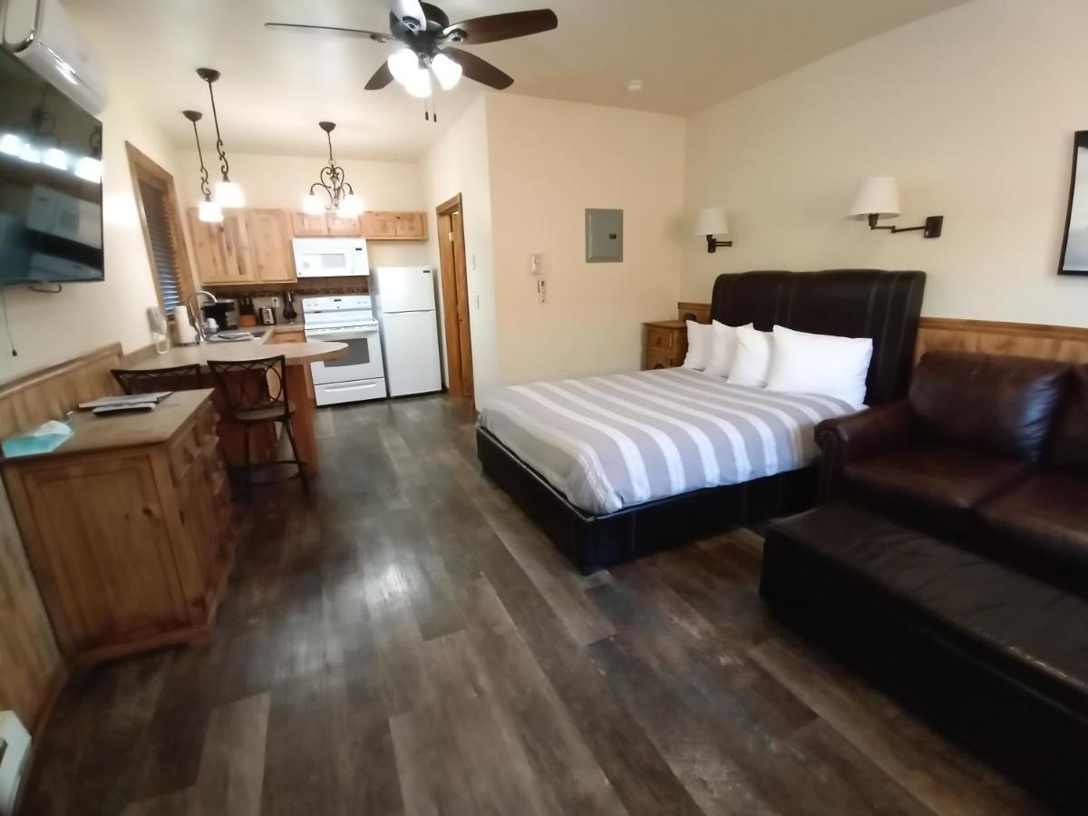 Yellowstone Riverside Cottages Gardiner Extérieur photo
